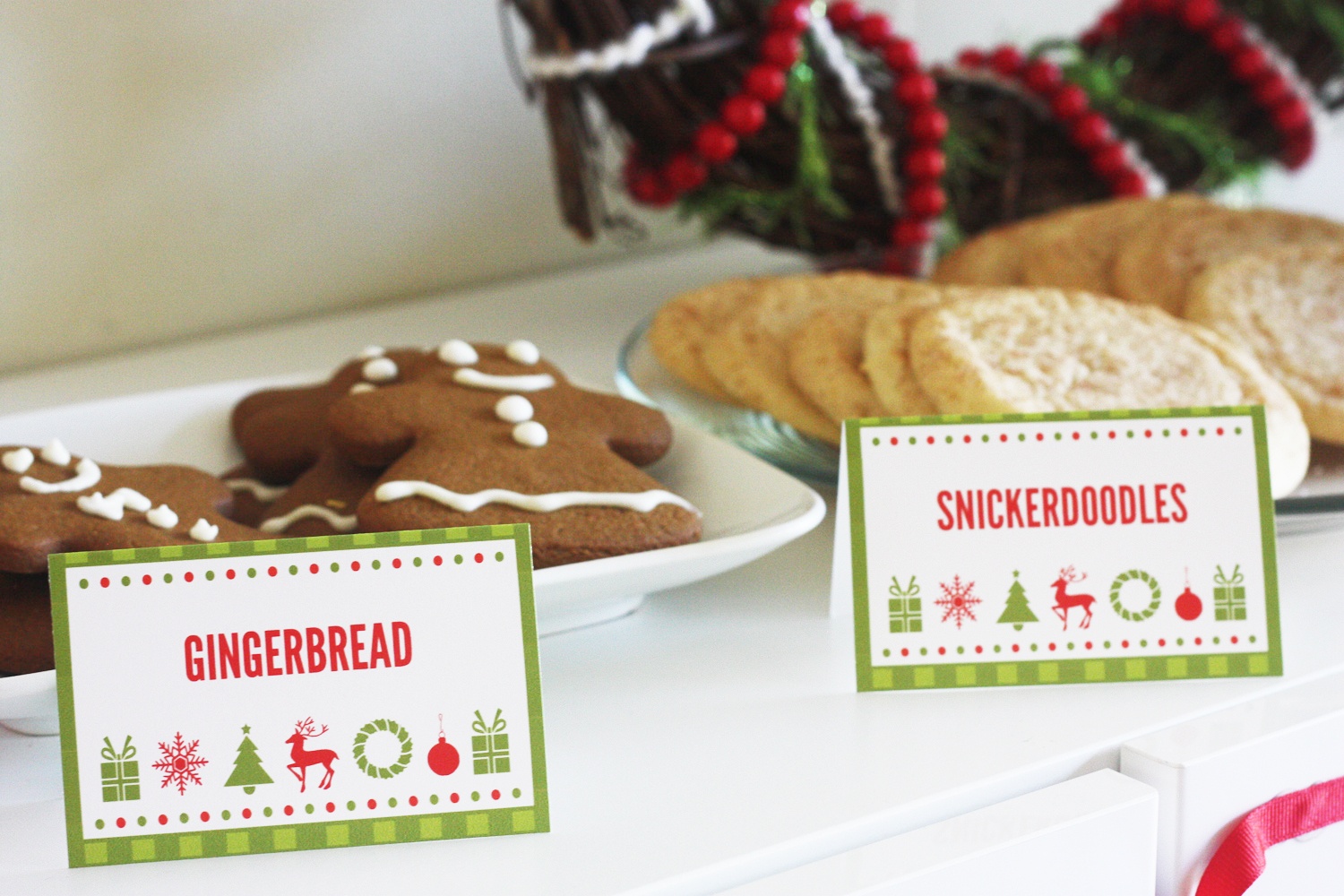 Free Cookies &amp;amp; Cocoa Christmas Printables | Catch My Party - Free Printable Christmas Tent Cards