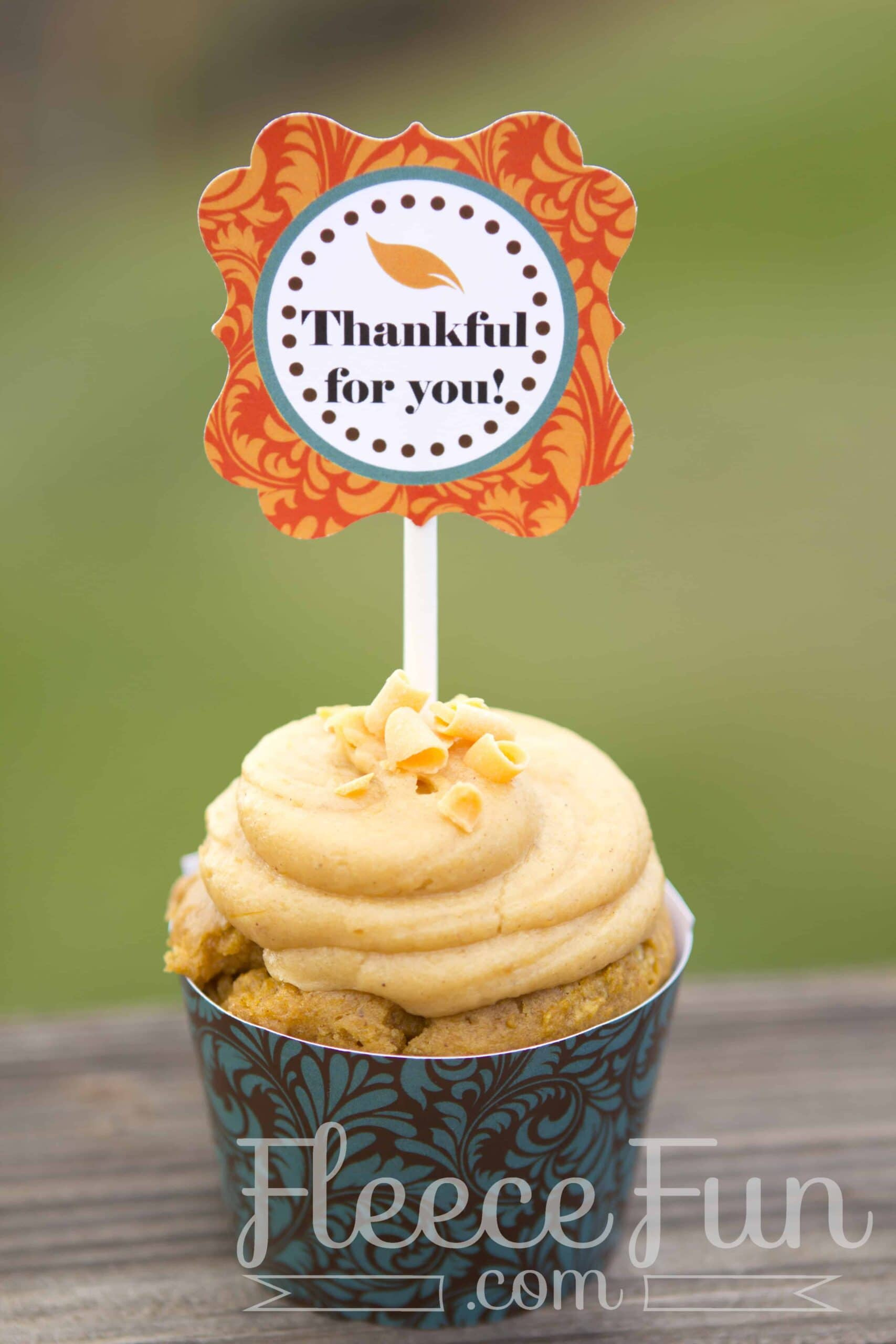 Free Thanksgiving Printable - Cupcake Holder ♥ Fleece Fun intended for Thanksgiving Cupcake Toppers Printable Free